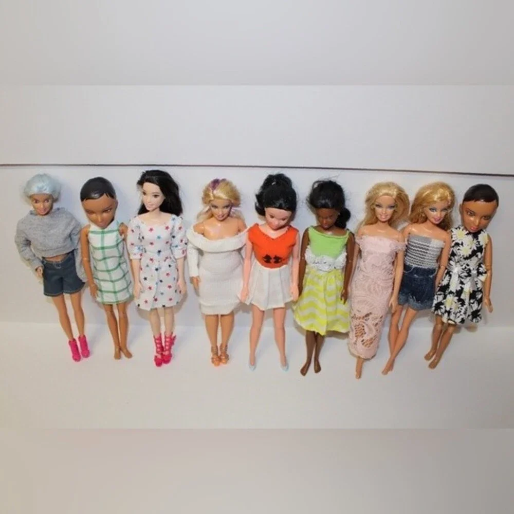 Lot of 9 Dolls